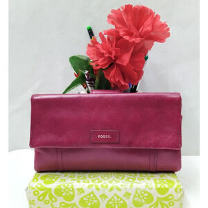 Fossil Magenta Leather Credit Card ID Window Bifold Wallet